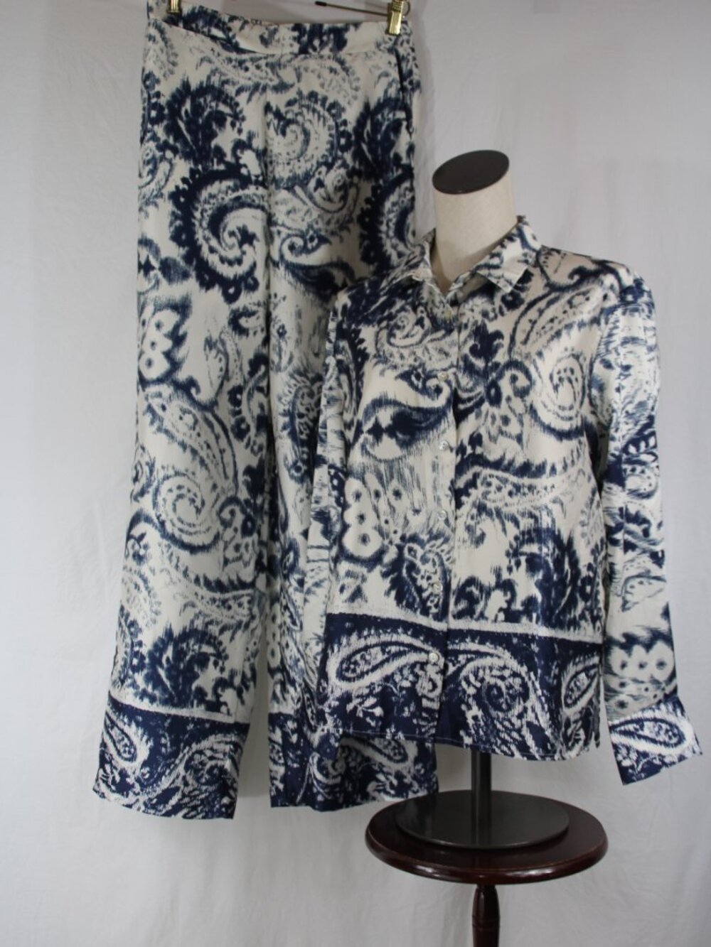 Elie Tahari Navy and White Wide Leg Pants and blouse set